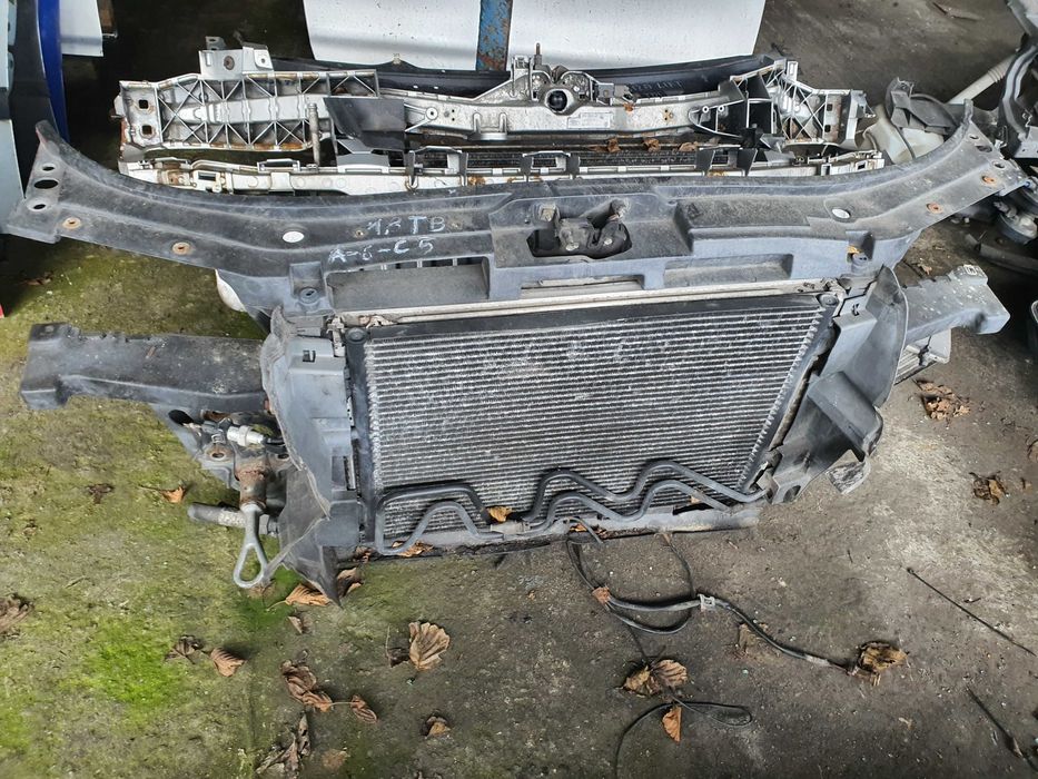 Audi A6 C5 pas przedni