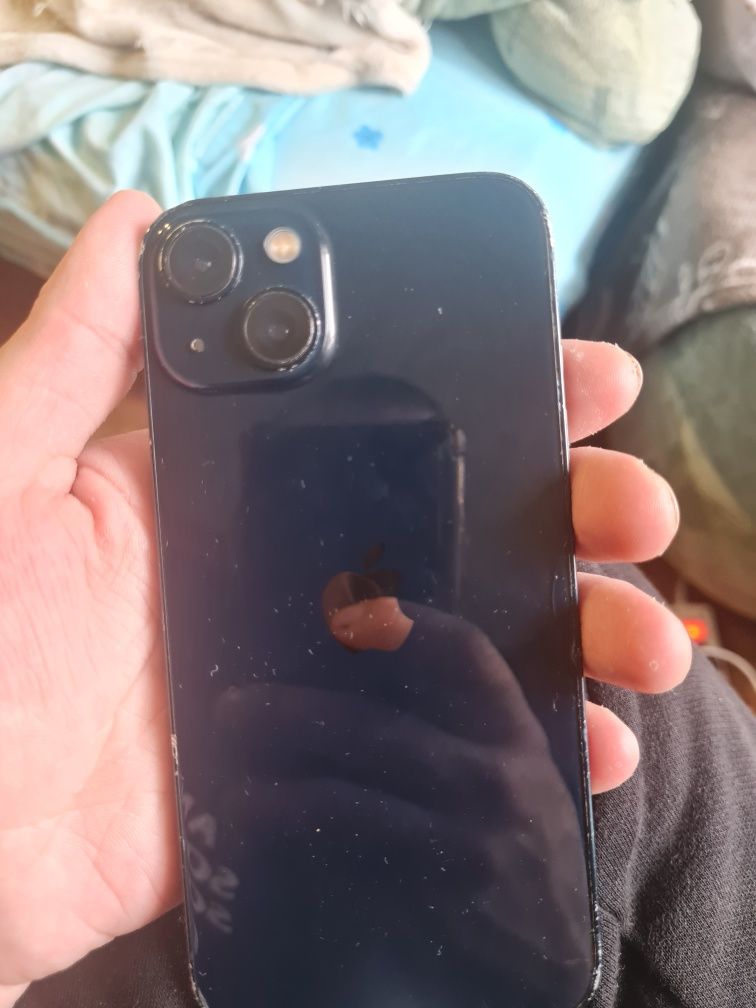 Продам Iphone 13