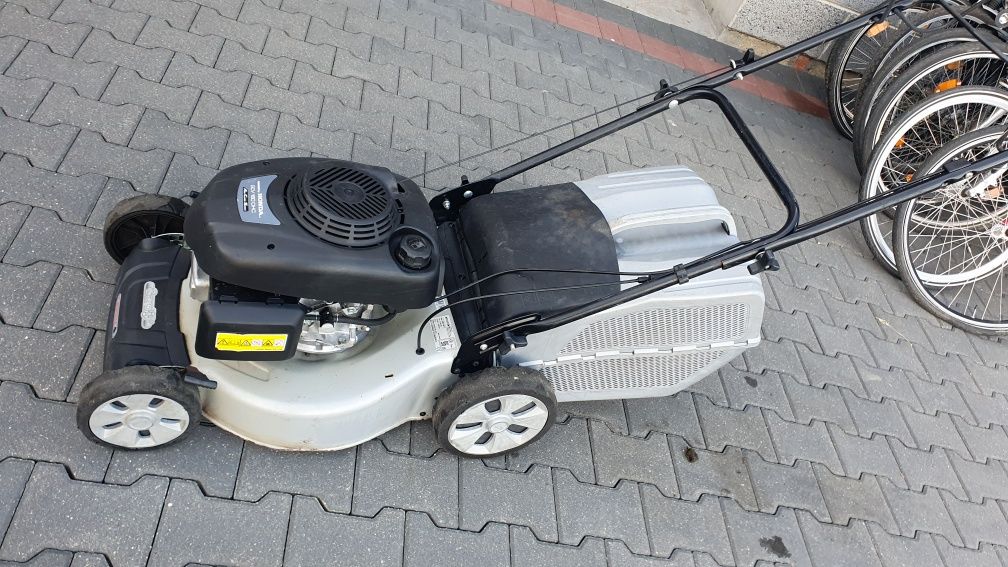 Kosiarka spalinowa z napędem