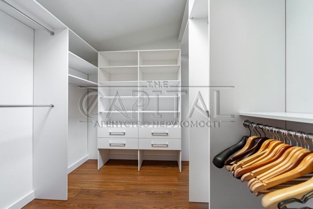 Київ, Святошинський район, вул. Патріарха Володимира Романюка 300м2