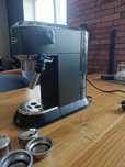 Ekspres do kawy delonghi dedica ec685 + dodatki