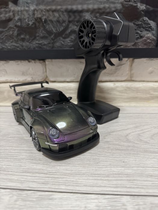 Дитячий автомобіль на радіо керуванні дріфт машинка.