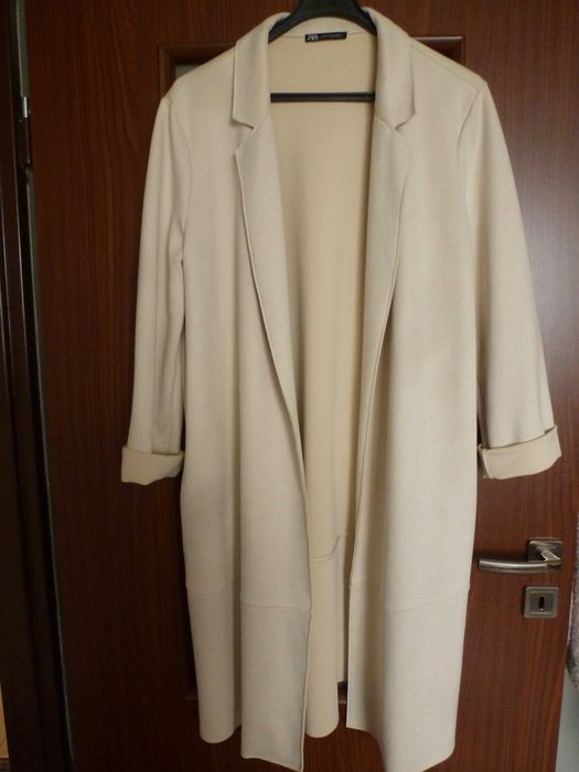 Jasnobeżowy, śliczny płaszczyk Zara 42/44
