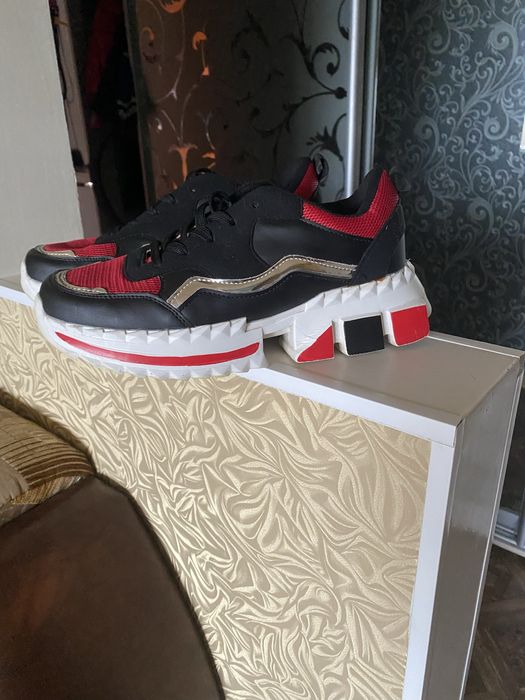 Кроссовки женские