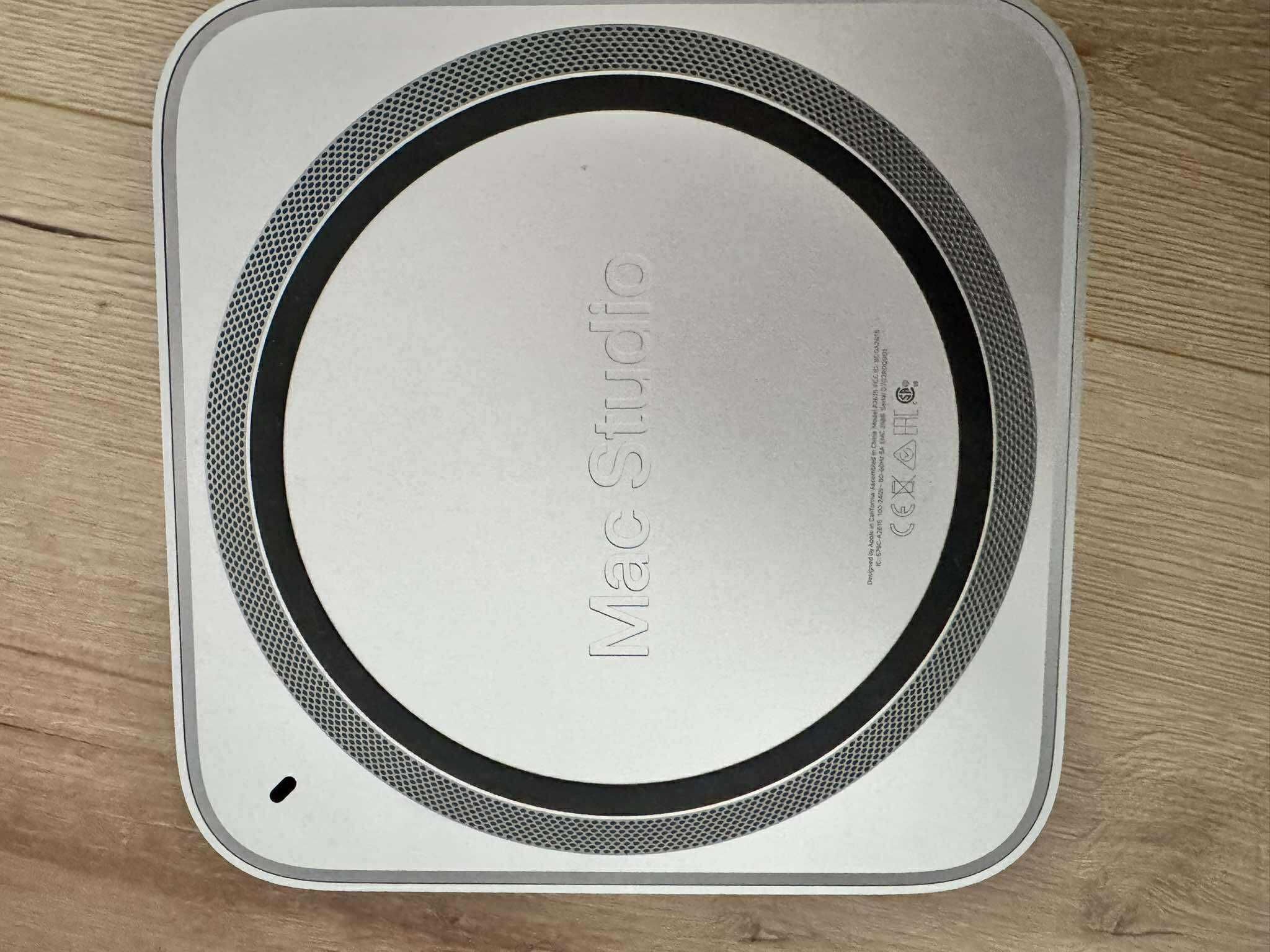 Mac studio M1 Max 32GB 1TB SSD 
10 cpu + 24 GPU