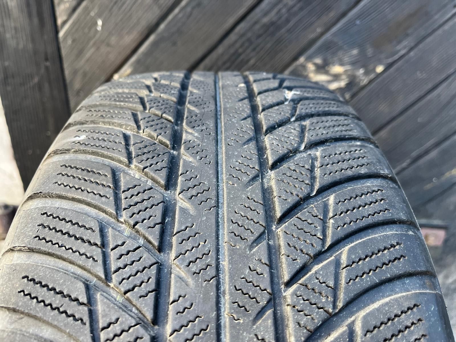 Opona Bridgestone Blizzak LM001 205/55 r17  zimowe