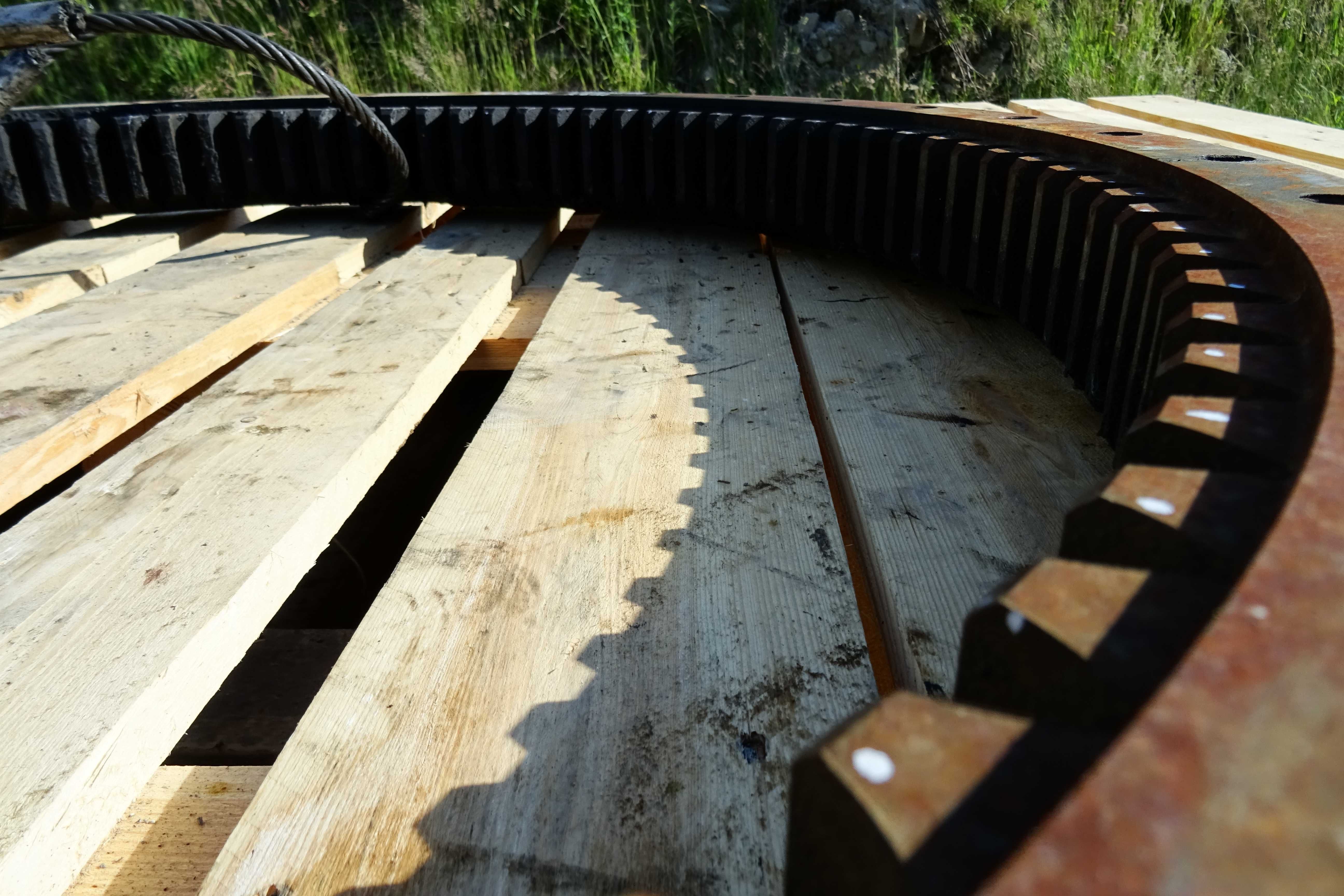 Wieniec obrotu. Łożysko obrotu do koparki Liebherr R912. Slewing ring