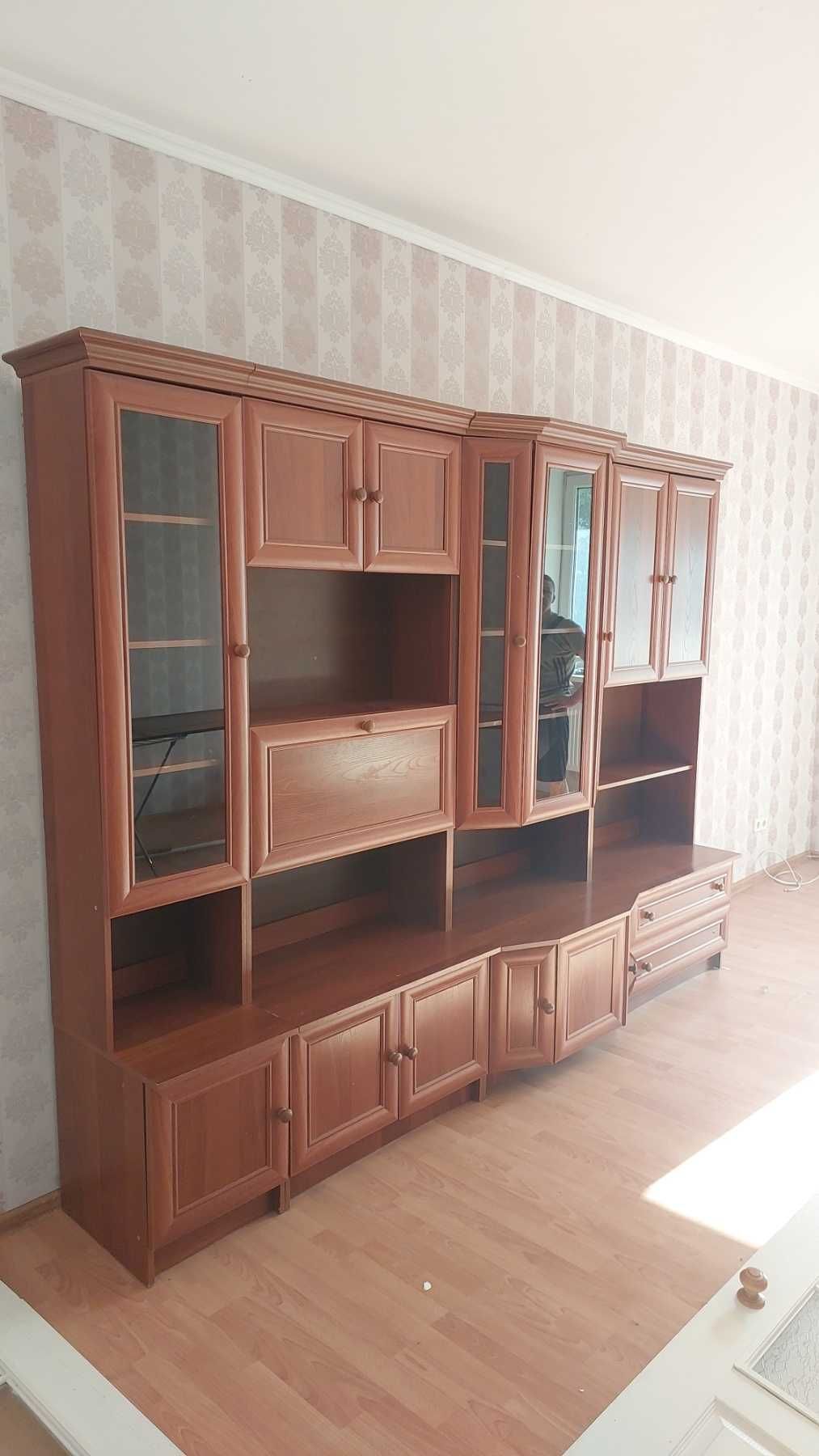 Шафа-сервант,меблі для вітальні