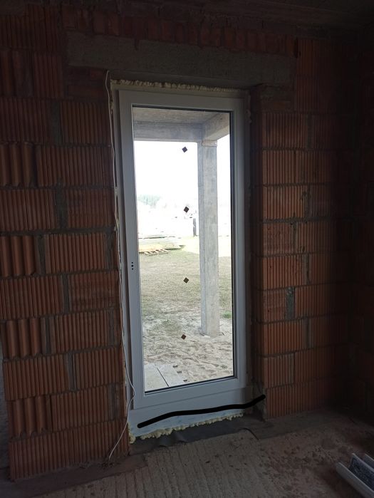 Drzwi balkonowe orzech zewnętrzny