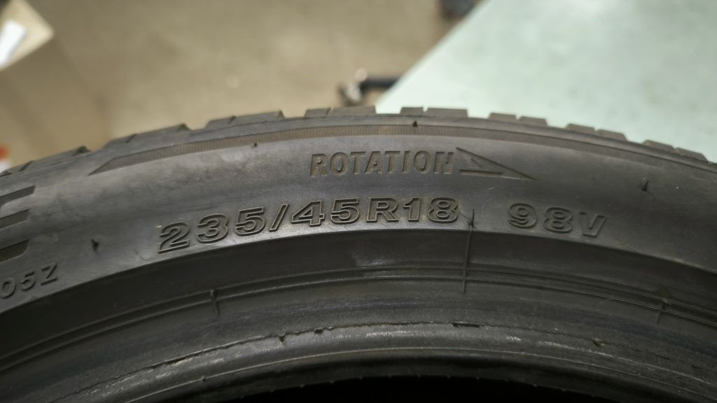 Шины 235 45 R18 зимние Bridgestone