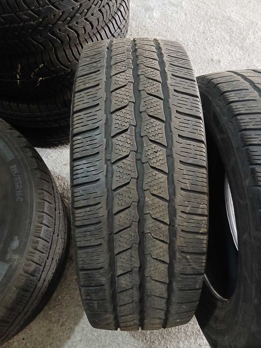 4 pneus 215/65R16 C Continental e Michelin
