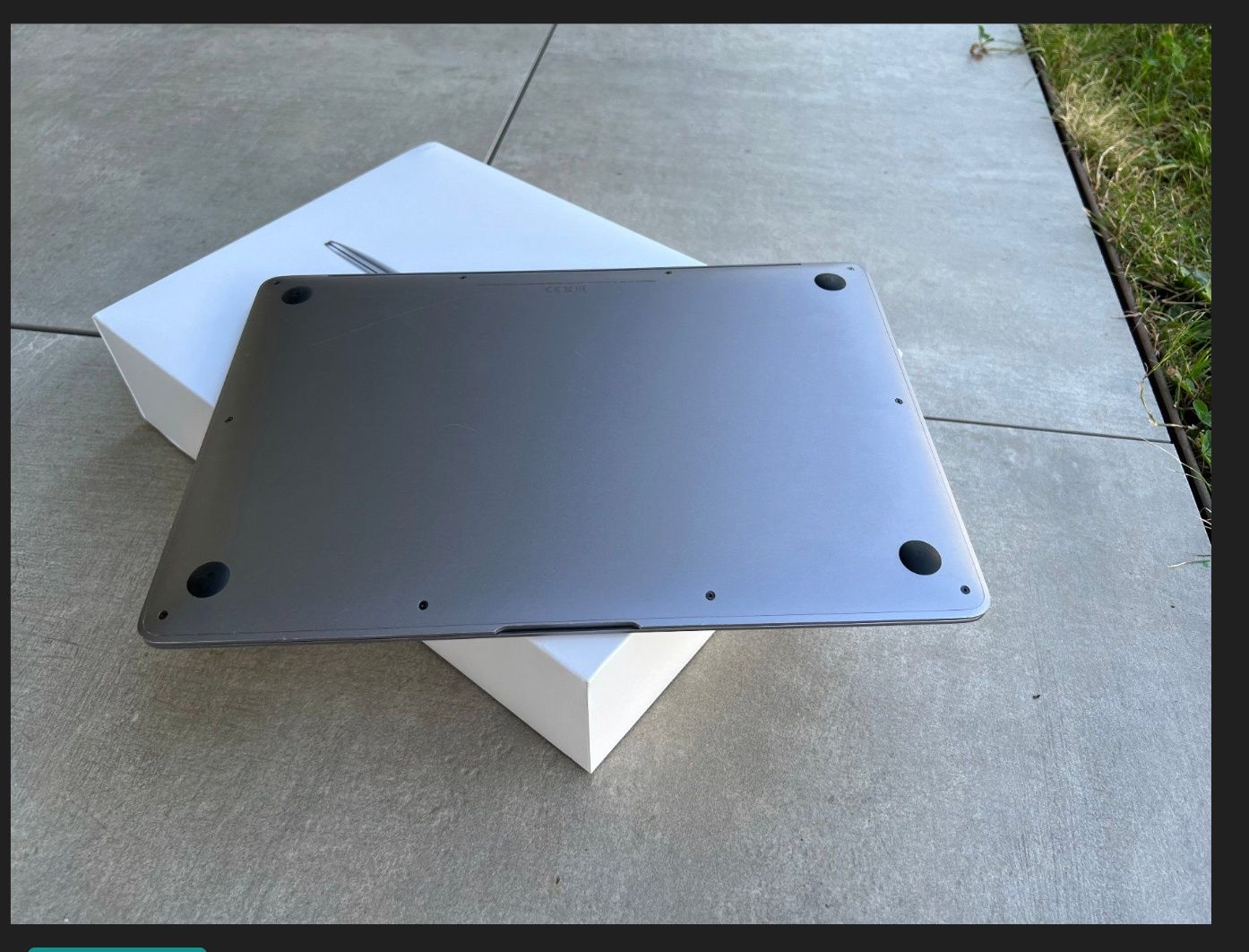 Apple Macbook Air M1 chip. 13 cali