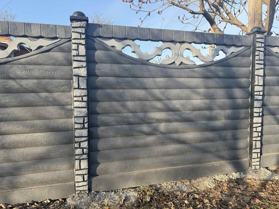 Бетонні забори, з профілю,  ворота.