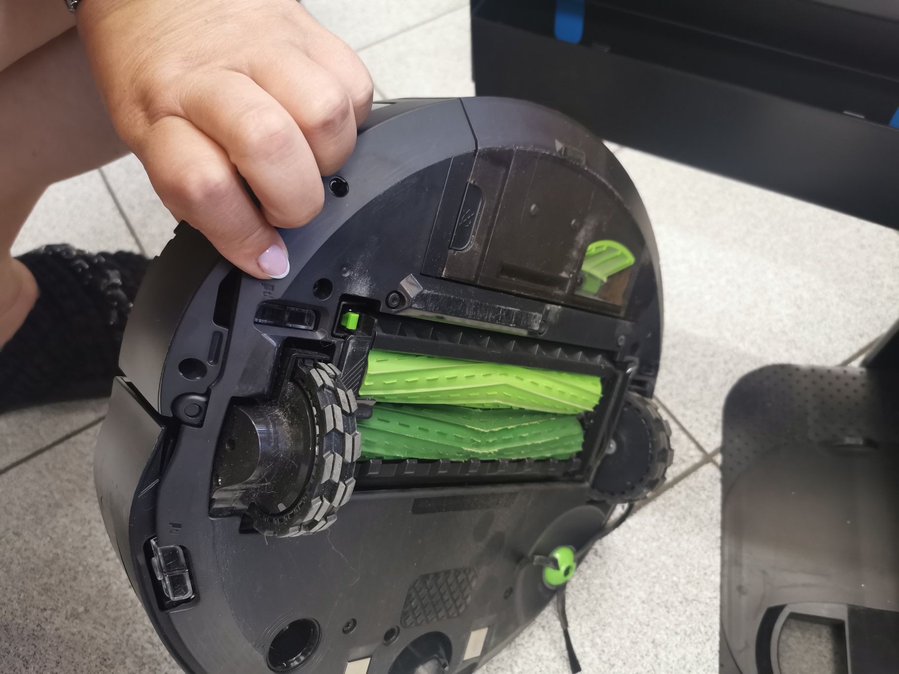 Robot sprzątający Roomba j9+ czytać opis