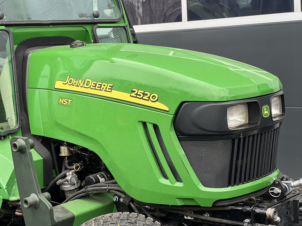 John Deere 2520 HST •4x4