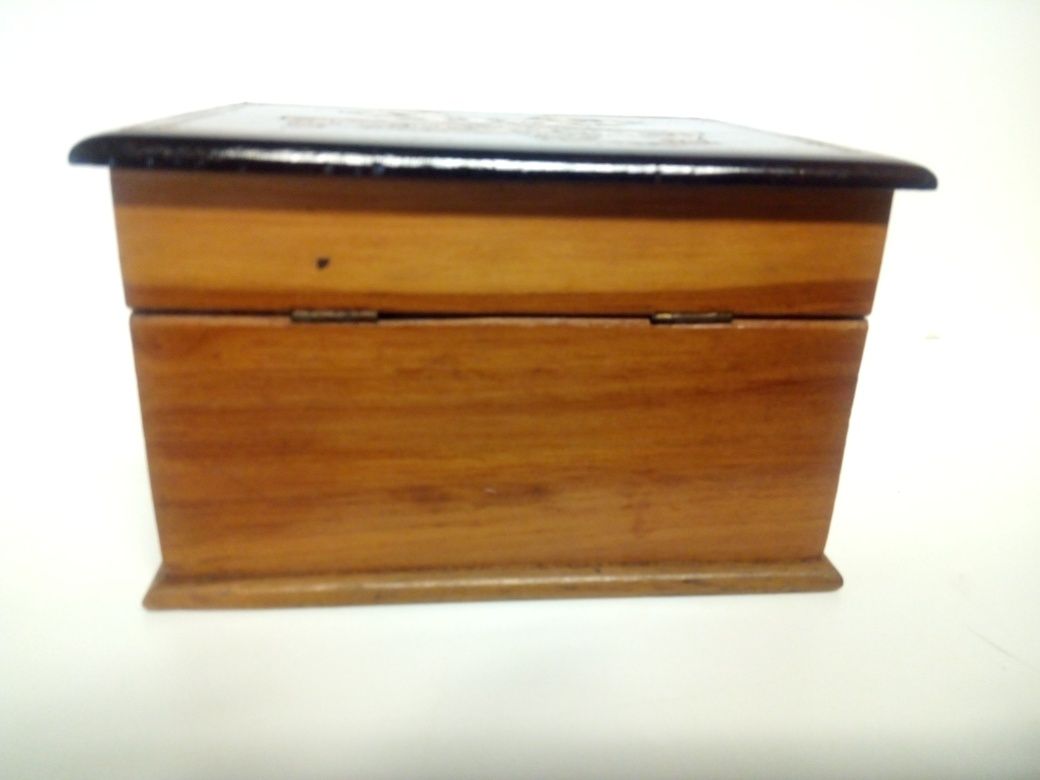 Linda antiga caixa de cartas em madeira com embutidos