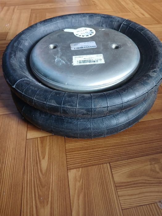 Пневмоподушка со стаканом 2b220 (крепления параллельные, резьба штуцер