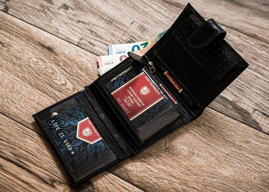 pionowy portfel męski na zatrzask - peterson