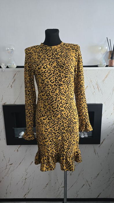 Elegancka musztardowo czarna sukienka elastyczna print panterka falban