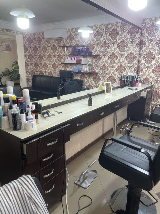 Мебель в перукарню б/у в чудовому стані