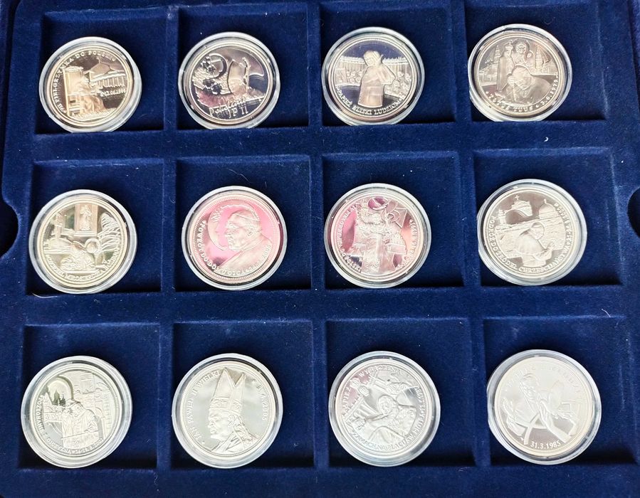 24 srebrne medale w kasecie-Jan Paweł II Człowiek który zmienił świat