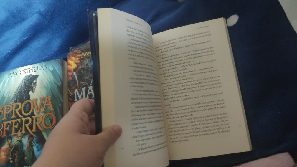 Livros da saga magisterium