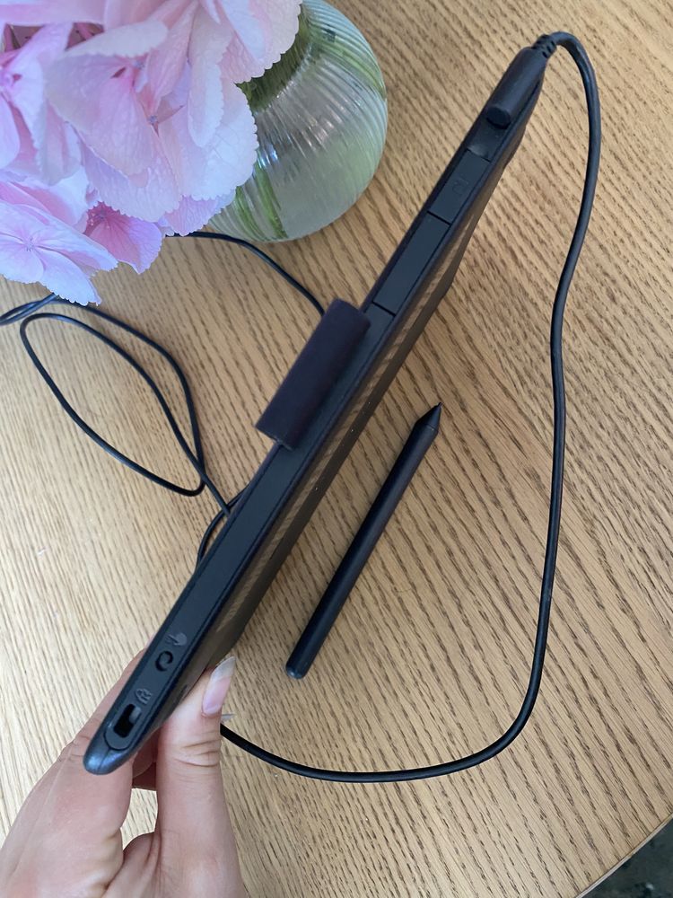 Tablet graficzny i dotykowy wacom intuos pen & touch tablet cth 490