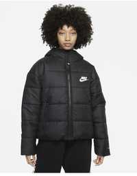 Куртка жіноча з капюшоном Nike Чорна