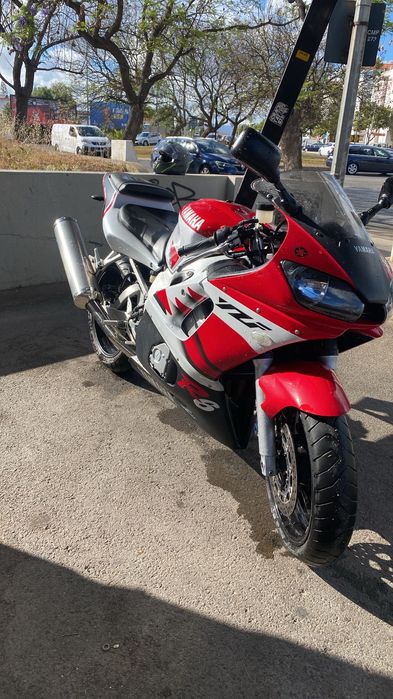 Yamaha r6 carburada