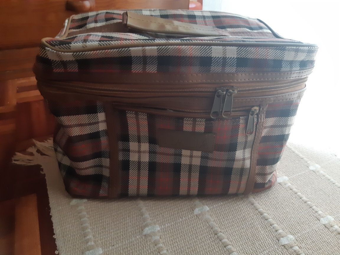 Necessaire com padrão em xadrez