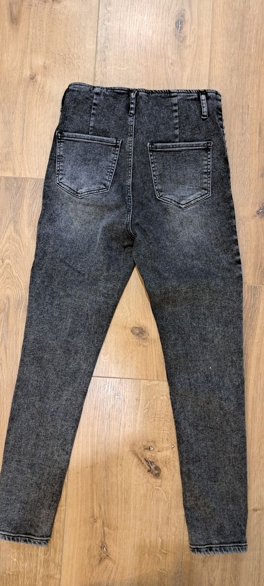 Spodnie jeansowe z cyrkoniami r. 28