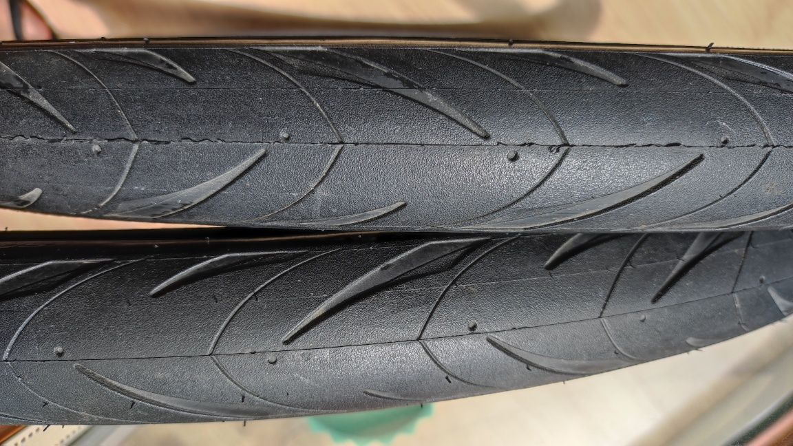 Opony rowerowe Schwalbe Marathon Supreme 42-622, 700x40C 28" nowe 2szt
