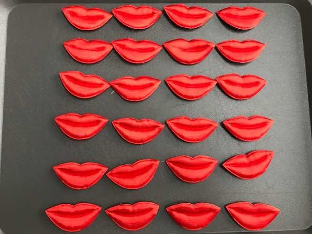 Walentynki - naszywki usta czerwone 24 sztuki