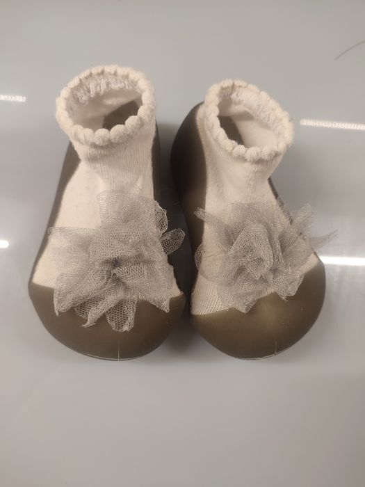 Attipas buciki dla dziecka dziewczynki kapcie do żłobka