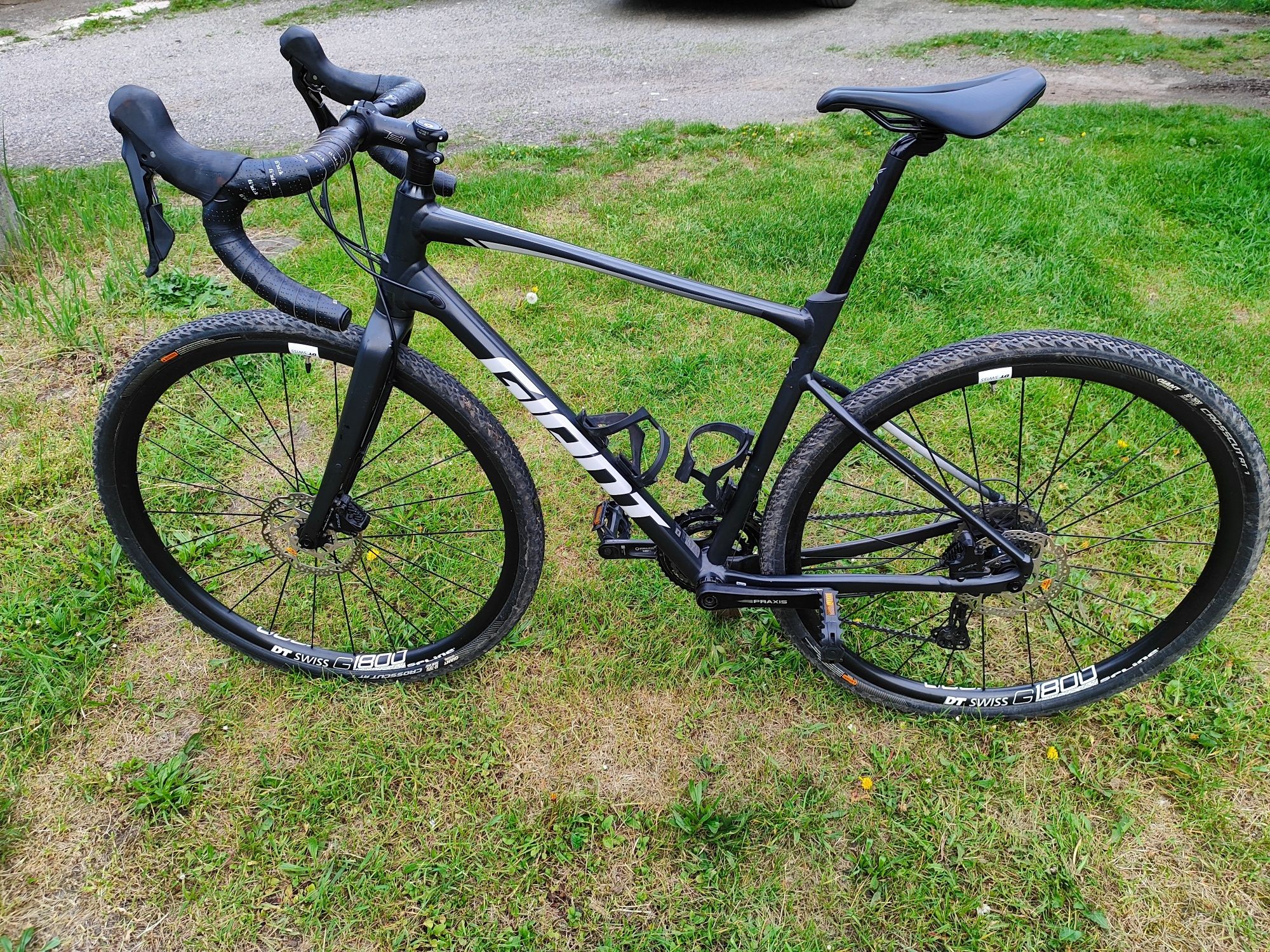 Giant revolt 0 M/L gravel GRX 2x11