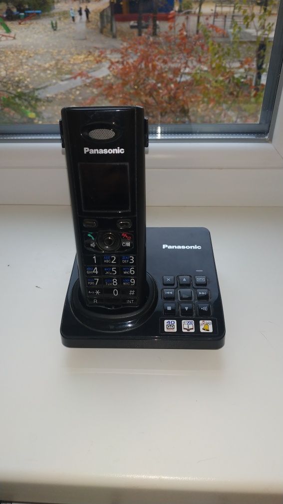 Радіотелефон Panasonic kx-tg8227ua у хорошому стані Весь комплект
