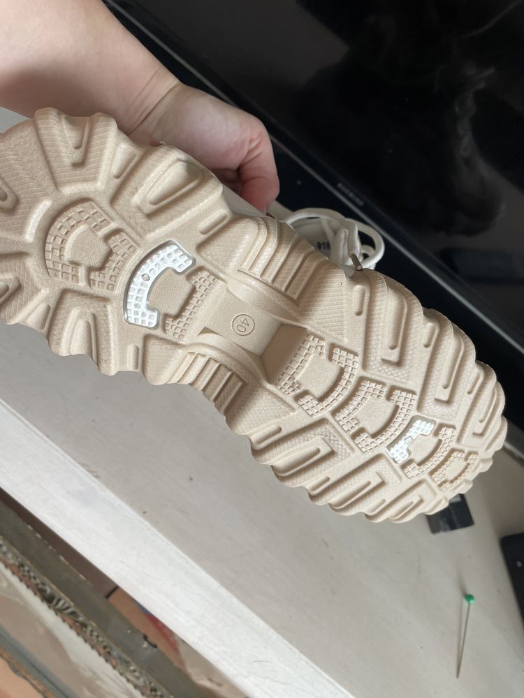 Sneakersy rozmiar 40  koturny nowe beżowe wysokie