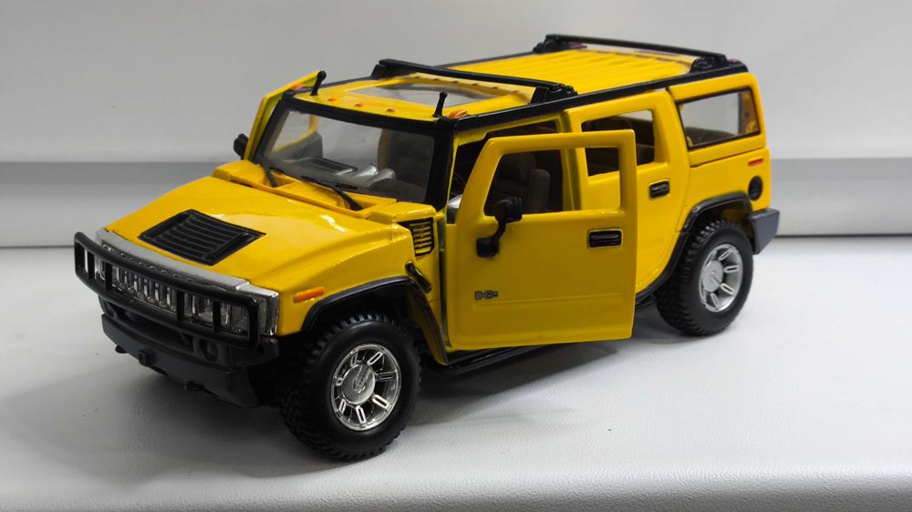 Модель, машинка Hummer H2 SUV 2004 1.24 Maisto