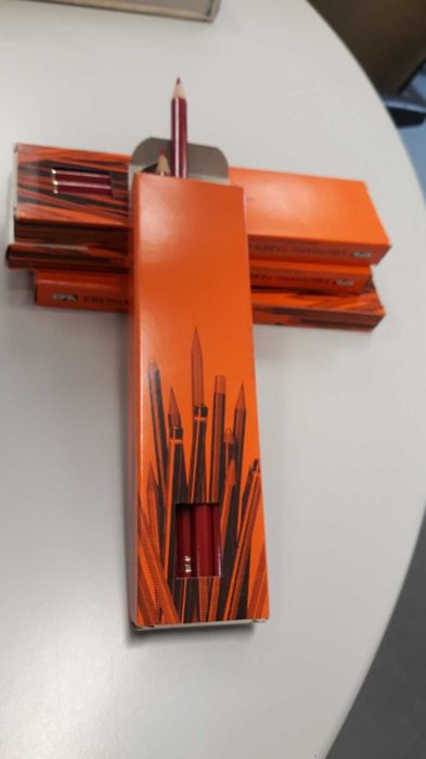 Caixa de 12 lapis Eberhard Faber (vermelhos)