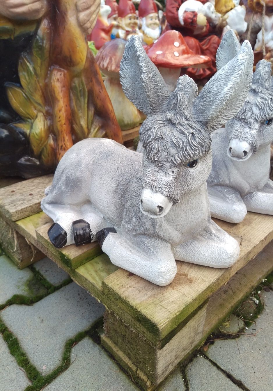 Ogrodowe figury betonowe orzel zebrak krasnal spaniel wysylka kurierem