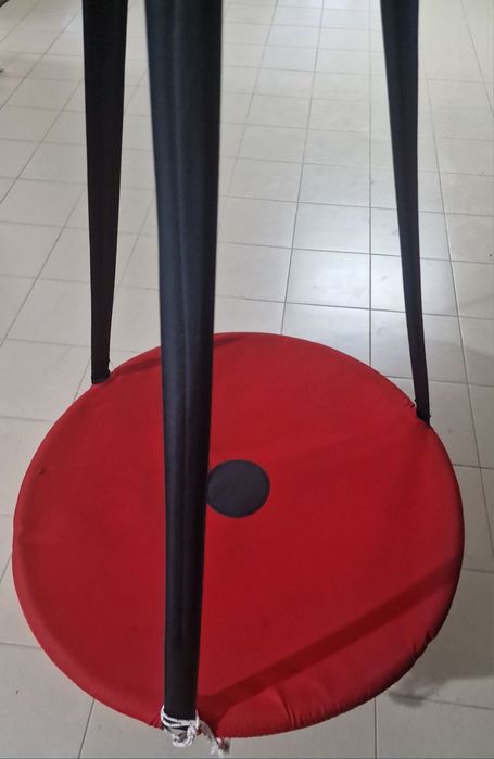 Baloiço vermelho ikea