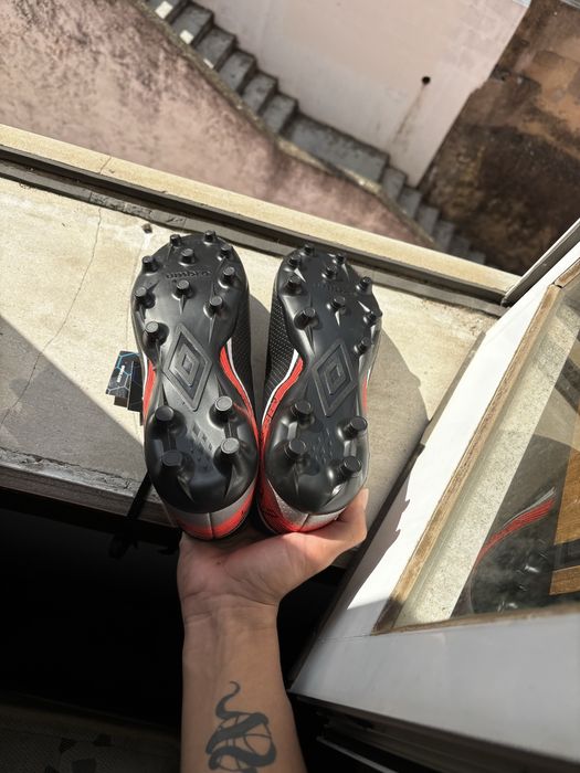 Chuteira umbro por estrear N.43 EU