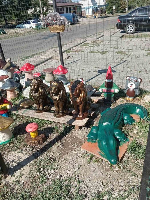 Садові фігури з бетону