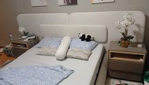 Elegante cama de casal Gaveta Glamour em tecido cru