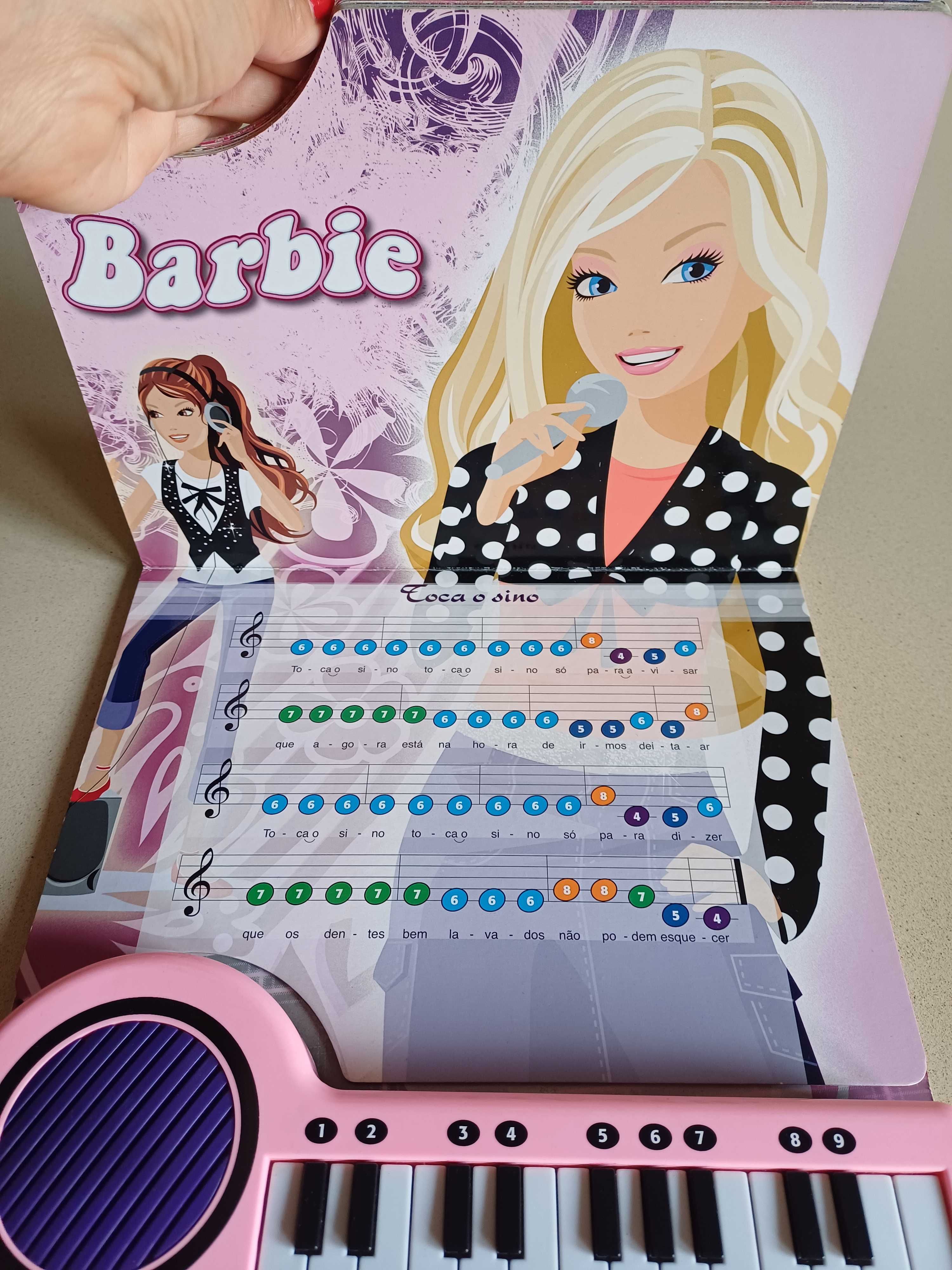 Livro "Toca piano com a Barbie"