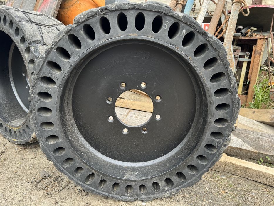 Колеса Диски і Шини 12 - R 16.5  Bobcat
