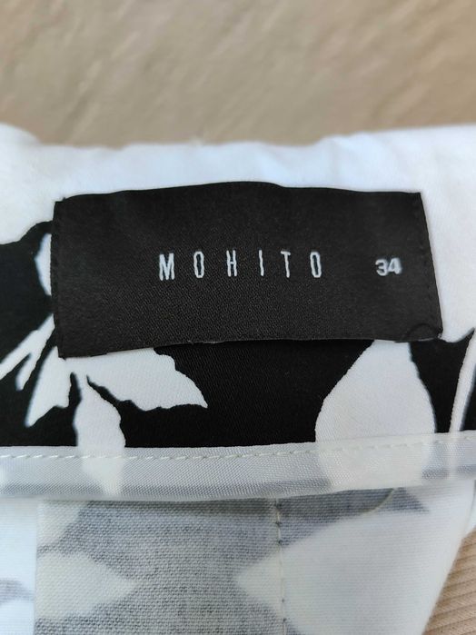 Bawełniana spódnica midi w kwiaty MOHITO