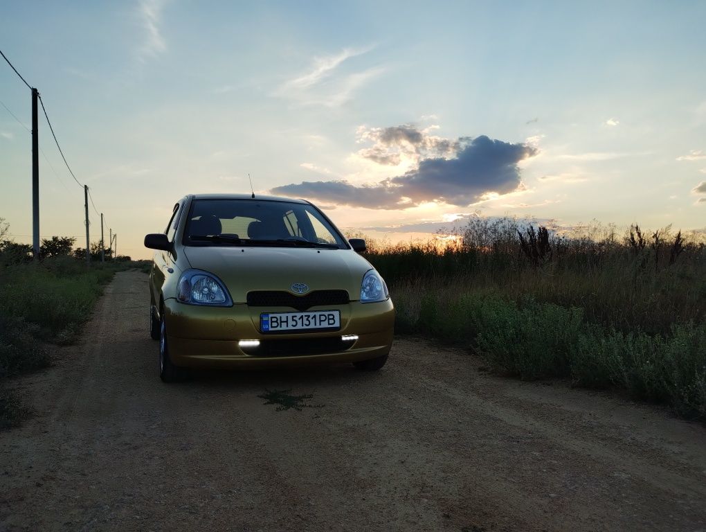 Toyota Yaris 1.0 механика идеал