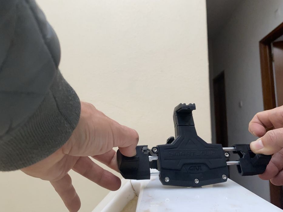 Suporte snartphone Givi Smart-clip