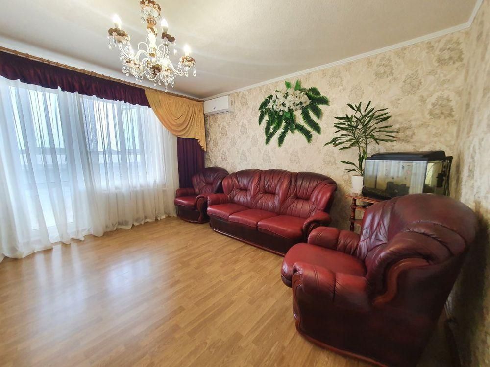 Продається трьохкімнатна квартира в районі Південно-Захід.